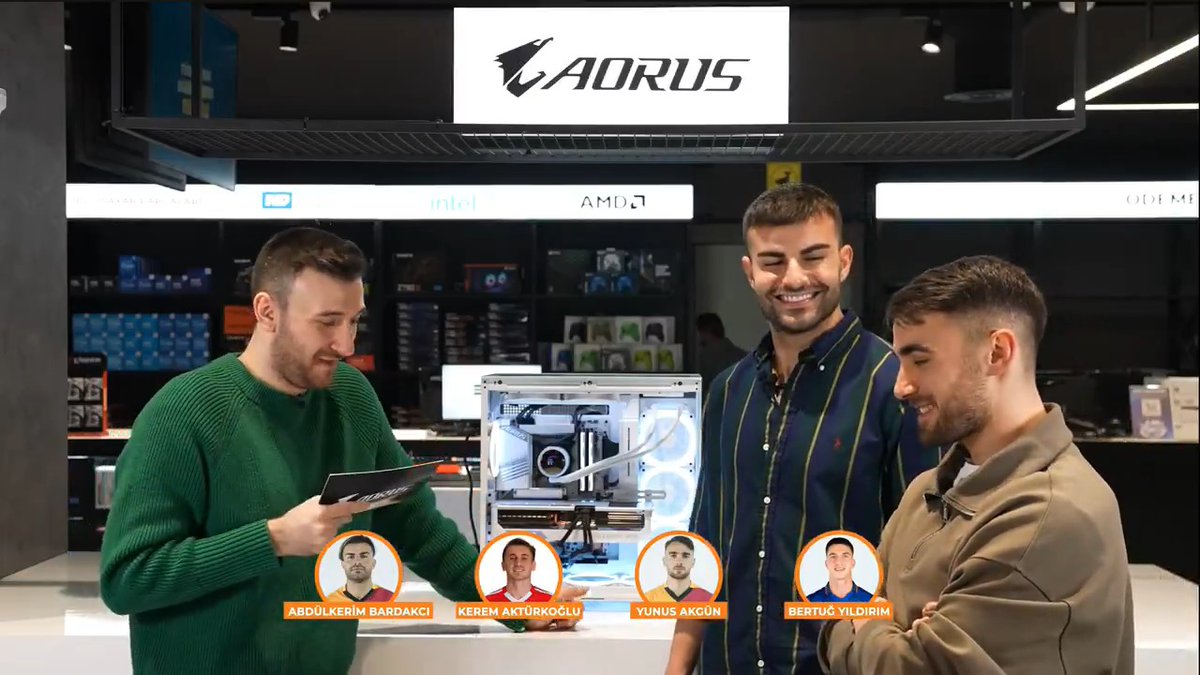 🎮 Abdülkerim Bardakcı, PUBG'de yanına alacağı takım arkadaşlarını sayıyor. (De Marke) "Kero. Keremsiz yola çıkmam. Sıhhiyeci lazım; Yunus. Bir de Bertuğ, ayarsız güç olur ya hani, onu da alırım."