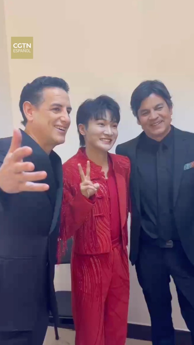Músicos peruanos envían felicitaciones junto a su compañero chino. #SpringFestival2025 #wh #AñoNuevoChino #cw2025 #ElCóndorasa