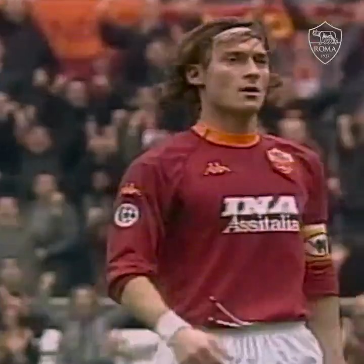 Hoy hace 24 años Francesco Totti marcaba un gol que derivó en una celebración icónica. Ocurrió el 28 de enero de 2001.