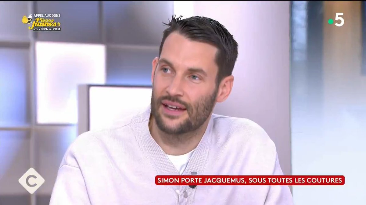 "Ce post pour annoncer la naissance de mes jumeaux était politique. J’avais envie de montrer ces deux mains, car je suis en couple, marié et papa. Je suis quelqu’un qui réalise ses rêves, et je prendrai toujours la parole contre l’homophobie." Simon Porte Jacquemus dans #CàVous