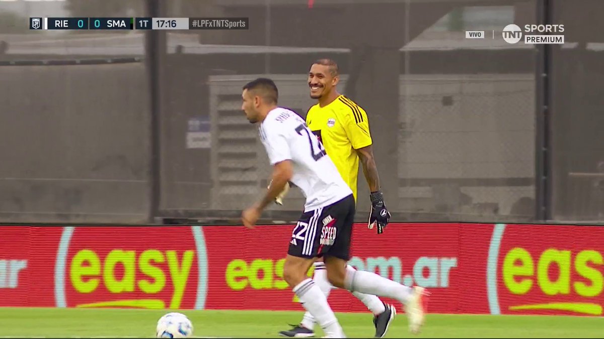 😅🇦🇷 Tomás Fernández le pegó desde mitad de cancha y Arce LA PARÓ CON EL PECHO y SE PUSO A HACER JUEGUITOS.