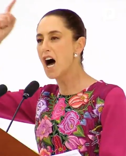¡PRESIDENTOTA! 😎 Así es como ha defendido la Presidenta Claudia Sheinbaum Pardo a las y los migrantes mexicanos de los ataques de Donald J. Trump "Nunca vamos a agachar la cabeza, nuestro país nunca se 'subordinará' porque no es colonia de EUA ni de nadie”