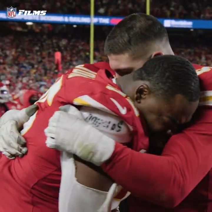 The moment it all set in for the Kansas City Chiefs bench 💛❤️ Chris Jones | Charles Omenihu