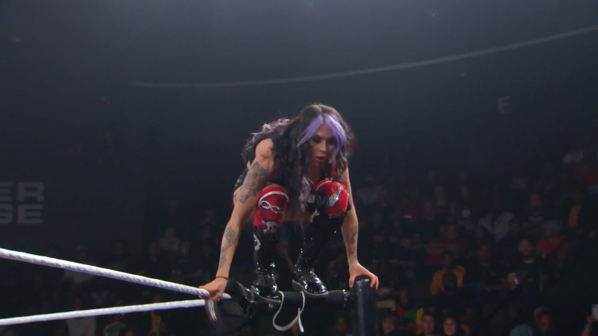.roxanne and @CoraJadeWWE didn't come to play tonight! 😤 #WWENXT