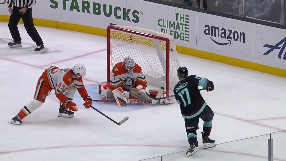 Yet another point for Kaapo Kakko 🔥 He now has 15 points in 19 games since joining the Seattle Kraken.