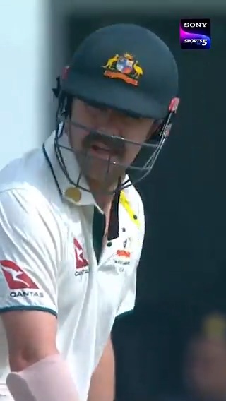 Travis Head smashed 3 fours in an opening over. ๐ซก
