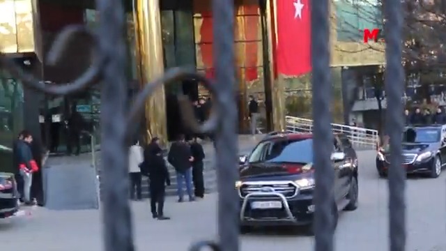 Siirt Belediyesi'ne 3'üncü kez kayyım atandı DEM Parti, son yerel seçimlerde binlerce taşımalı "seçmene" rağmen belediyeyi farkla kazanmıştı 2014: BDP (%49.53) 2019: HDP (%48.36) 2024: DEM Parti (%49.63)