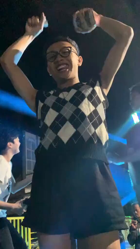 Boti satu ini namanya Farid ikut juga karnaval di Kediri, kemarin ngamuk2 dm gue Sialnya lupa ku screenshot, langsung ku hapus 🥱