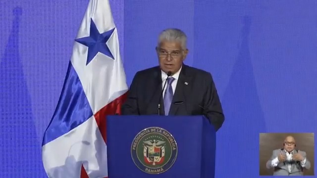 "Deseo dejar un mensaje de Panamá y de los panameños a todos ustedes: el Canal de Panamá es y seguirá siendo de Panamá", fue el mensaje con el que el presidente José Raúl Mulino terminó su intervención este miércoles en la Plenaria del Foro Económico Internacional América Latina y el Caribe 2025 de CAF.