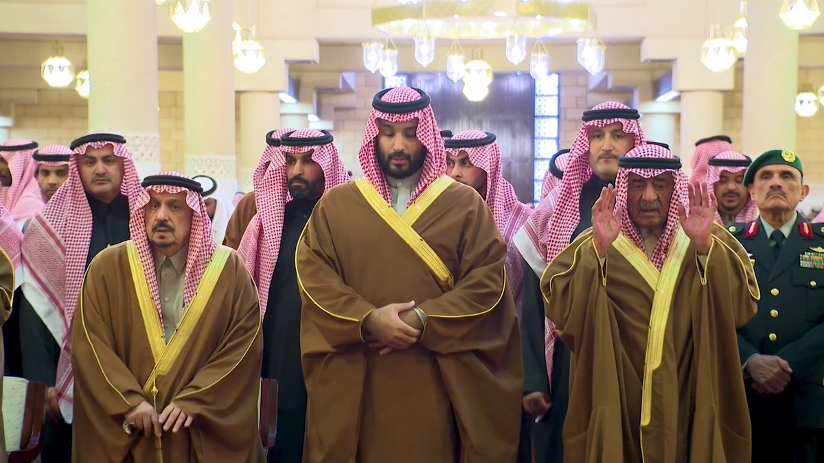 ولي العهد يؤدي صلاة الميت على الأمير #محمد_بن_فهد_بن_عبدالعزيز #الإخبارية