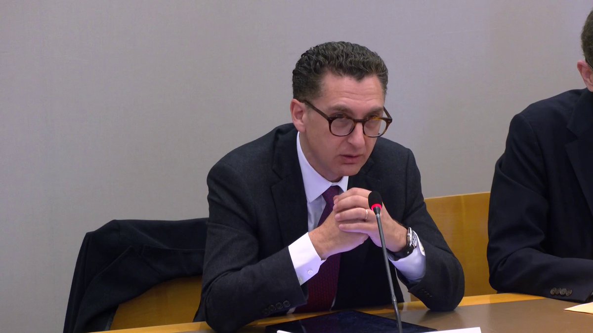 Le président de Canal+ Maxime Saada s'exprime sur le retrait de Canal+ sur la TNT : "À partir du moment où on coupe l’essentiel des revenus publicitaires du groupe en France avec C8, il n’y a plus d’intérêt pour Canal + à rester sur la TNT".