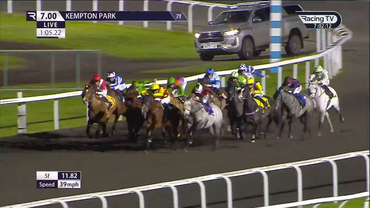 💨 Midnight's Dream finishes strongly to break his maiden tag at the seventh time of asking under Oisín Murphy for Roger Varian 🔵⚪️ Unibet Racing | Kempton Park Racecourse