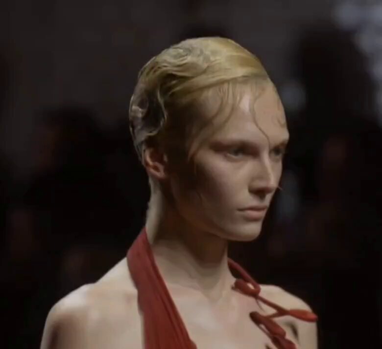 alex consani on runway for jean paul gaultier haute couture by ludovic de saint sernin 💋