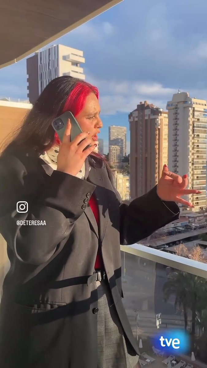 Este video siendo literalmente perfecto: - Momento Paquita Salas - Referencia a madre Sasha Colby - Referencia a las supuestas filtraciones de su puesta en escena - #Chabacana #Marrana - Momento g-app Oh DeTeresa no tenias que acabar así con Floplody #BenidormFest2025