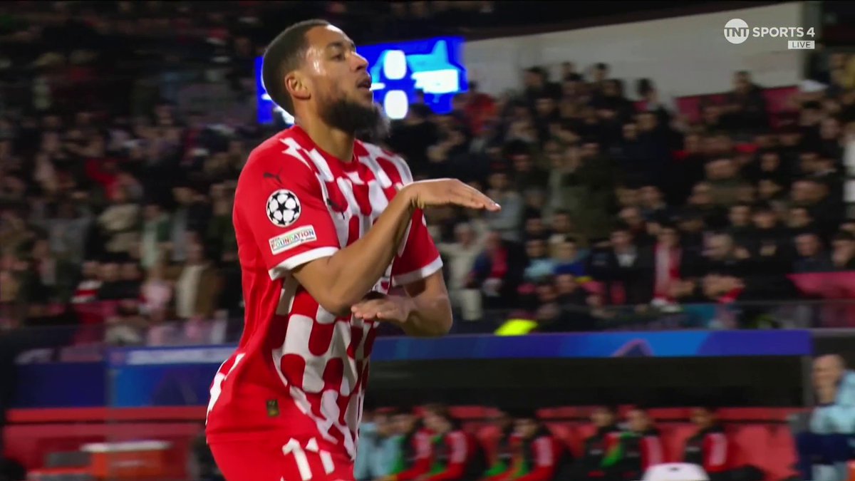 It's a nightmare for Arsenal's debutant goalkeeper Neto 😬 Ex-Tottenham Hotspur forward Arnaut Danjuma puts Girona ahead 🐍 📺 TNT Sports & discovery+ UK