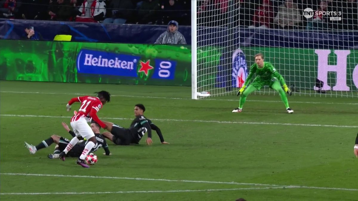 Bakayoko sits down the Liverpool defence to level the match for PSV 🥶 📺 TNT Sports & discovery+ UK