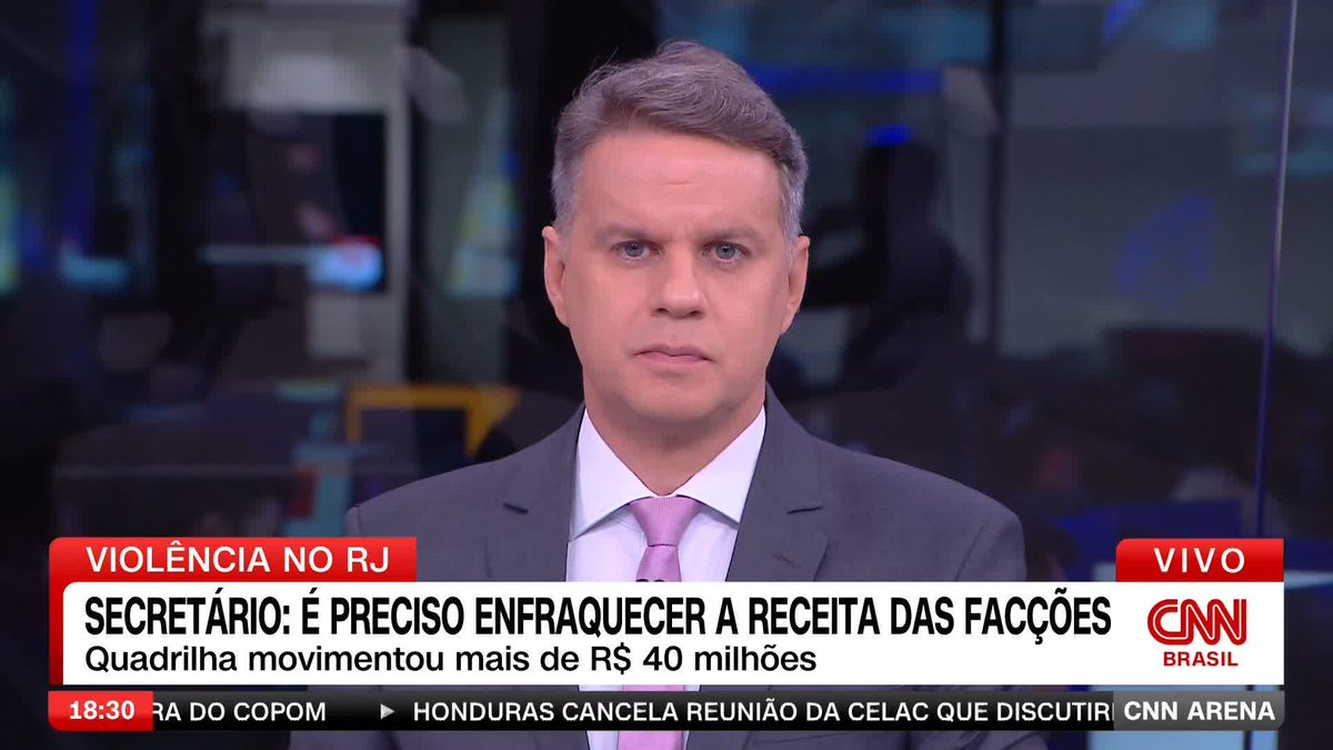 Ao ser questionado sobre os recentes casos de violência no Rio de Janeiro o governador Cláudio Castro (PL) disse que as polícias do estado estão sobrecarregadas e culpou o governo federal por "falhas" no combate ao crime organizado. #CNNArena
