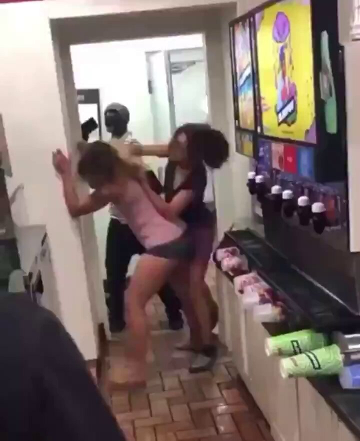 Woman gets beat up by couples over a money dispute. 💀