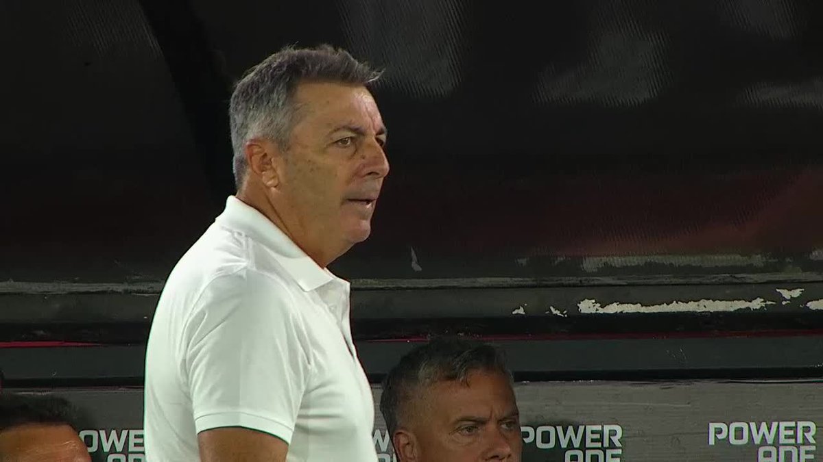 "SIEMPRE LO MISMO CON EL DELFINO ESE" Frank Darío Kudelka explotó con el árbitro y el VAR en el final del partido.