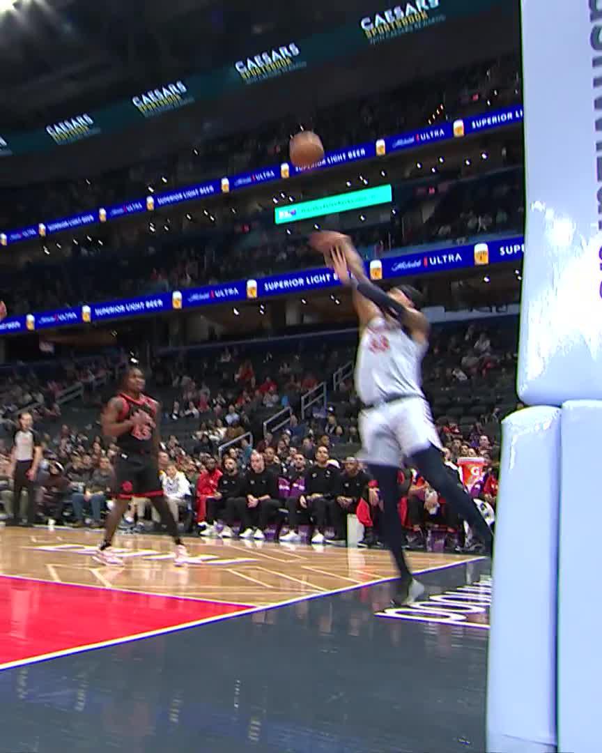KUZMA IS A WIZARD 🪄 He shot it from behind the backboard 🤯