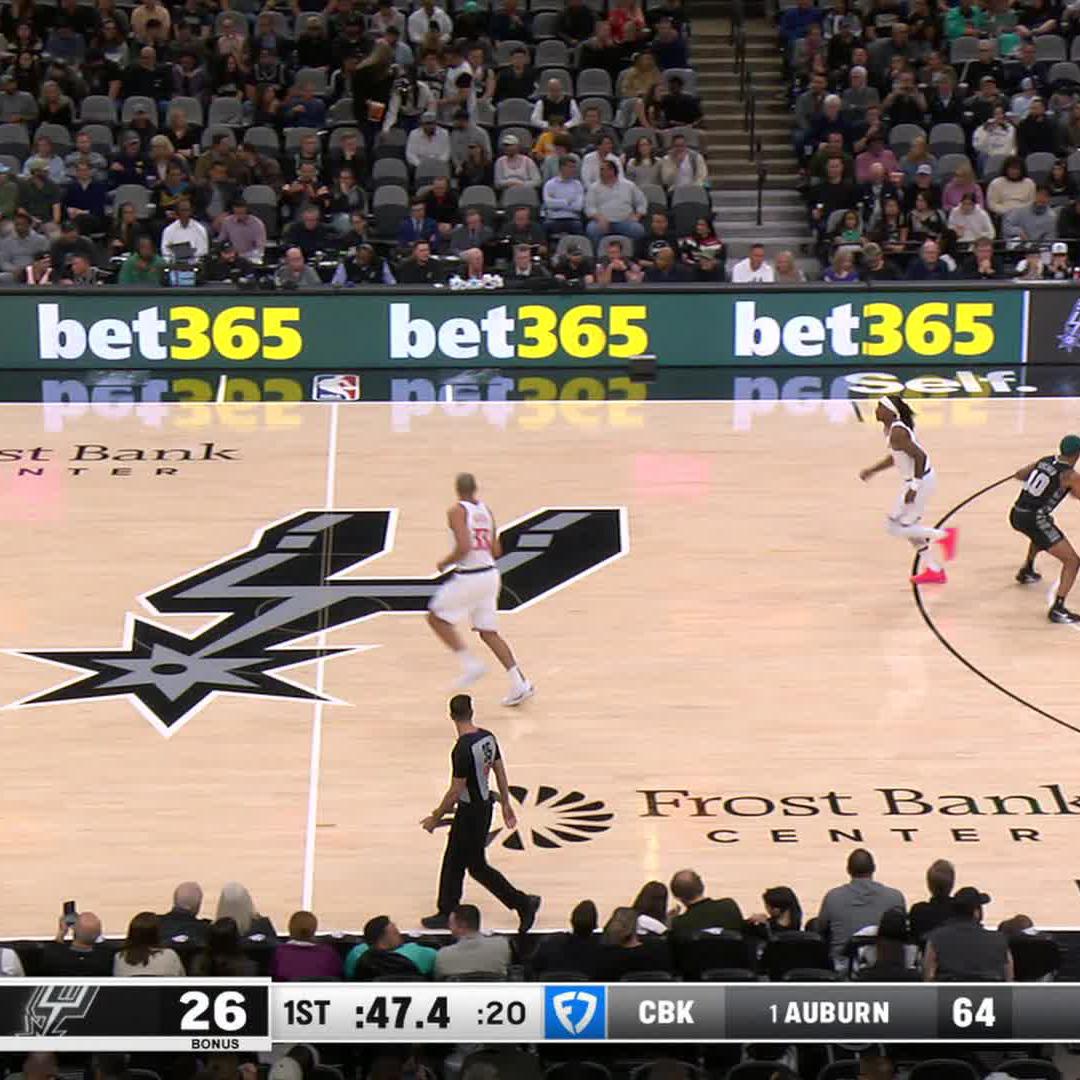 .Jeremy Sochan with back-to-back steals!