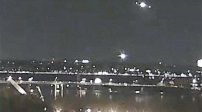 AIRPLANE OPS: MASS CASUALTY EVENT: 🚨An airplane crashed into a helicopter over the Reagan National Airport in DC. The impact was caught on tower cam Search &amp; Rescue teams are searching the Potomac River for survivors. Developing...