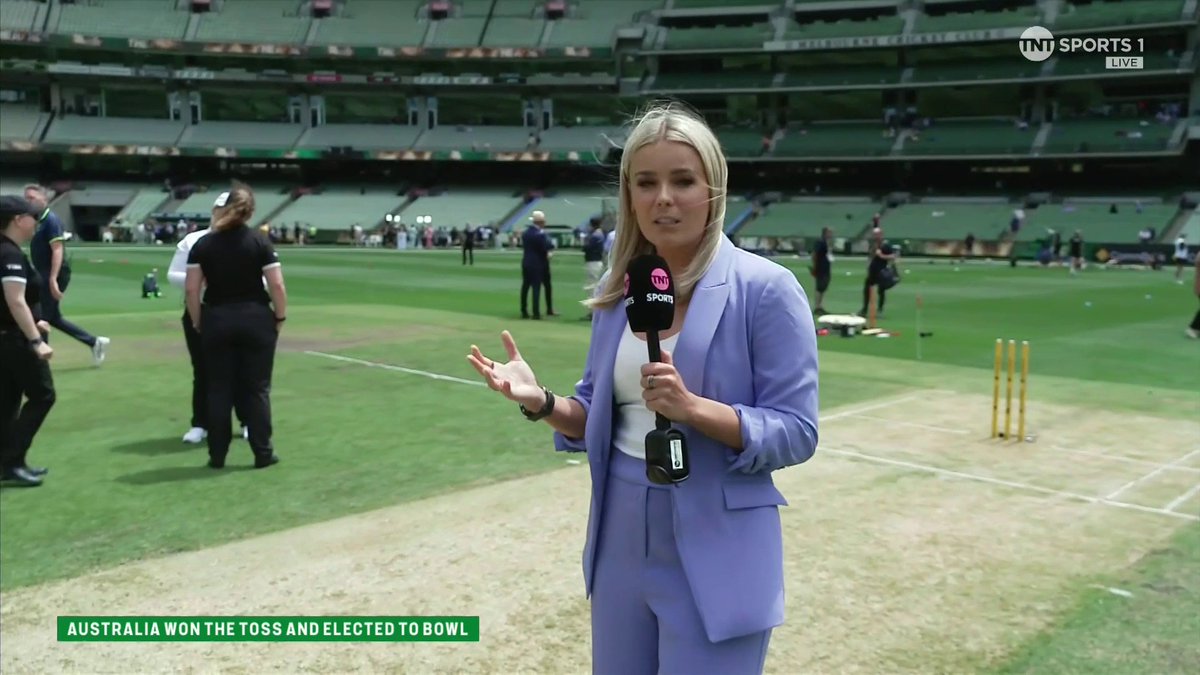 🗣️Alexandra Hartley explains the difference in the pitch with the pink ball 📺 Watch #AUSvENG on TNT Sports &amp; discovery+ UK