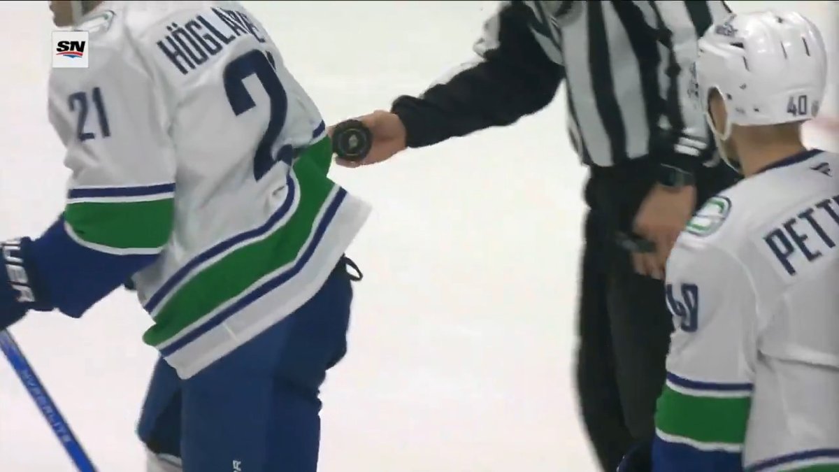 Linus Karlsson scored his first NHL goal… but not a single Canuck seemed to realize or care enough to grab the puck 😭