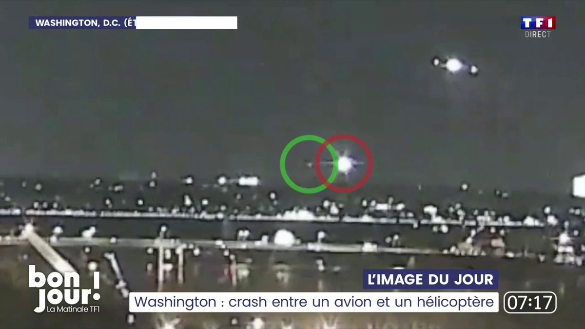 🔴 Crash aux États-Unis : un avion de ligne d'American Airlines avec 64 personnes à bord s'est écrasé dans le fleuve Potomac après une collision avec un hélicoptère militaire au-dessus de Washington, près de l'aéroport Ronald-Reagan #BonjourLaMatinaleTF1 ⤵