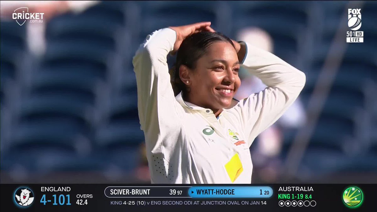 A wicketless over - but not due to a lack of quality bowling from Alana King! #Ashes