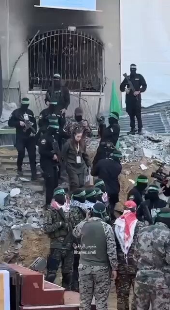 🚨🇵🇸 Scenes of Hamas handing over Israeli soldier Agam Berger with her goody bags and graduation certificate