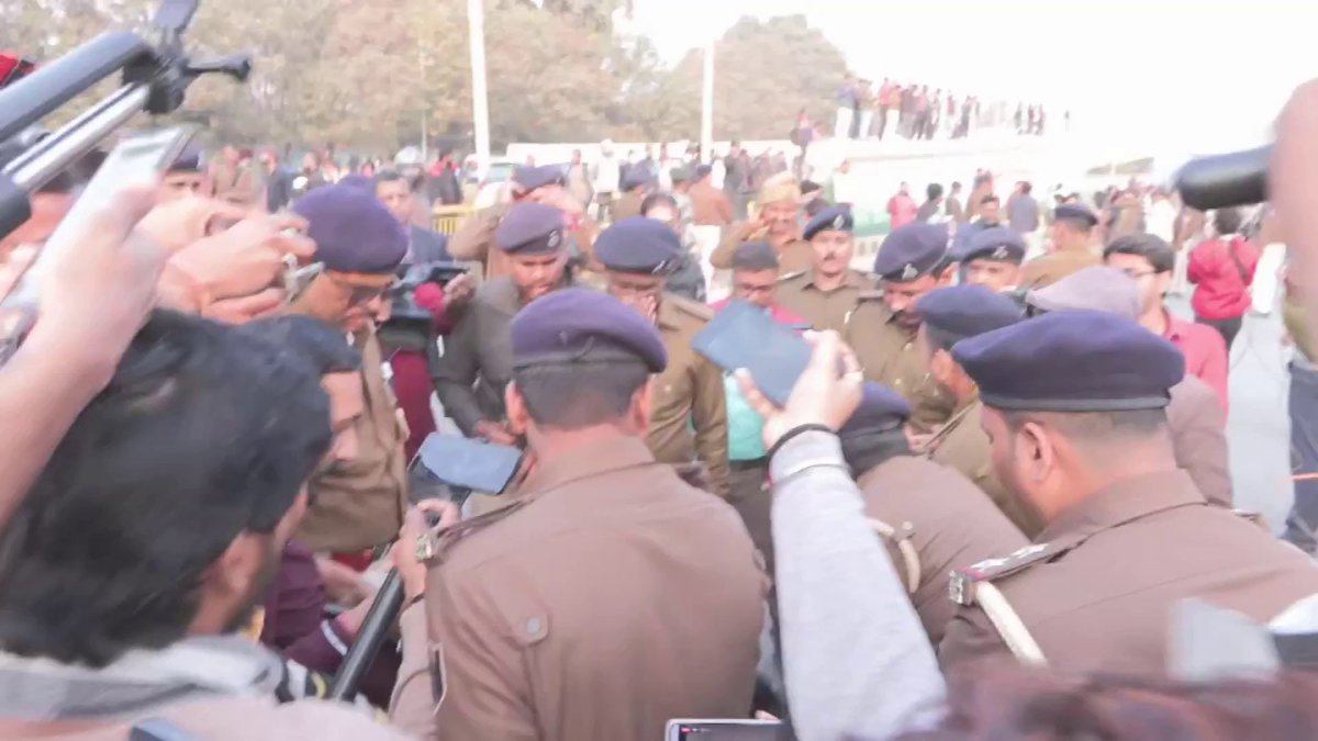 #Patna рдореЗрдВ рдПрдХ рдмрд╛рд░ рдлрд┐рд░ BPSC рдЕрднреНрдпрд░реНрдерд┐рдпреЛрдВ рдХрд╛ рдЖрдВрджреЛрд▓рди. BPSC Students Protest: рдЕрдм рддрдХ 15-20 рдЕрднреНрдпрд░реНрдерд┐рдпреЛрдВ рдХреЛ рд╣рд┐рд░рд╛рд╕рдд рдореЗрдВ рд▓рд┐рдпрд╛, рдПрдХ-рдПрдХ рдХрд░ рдЫрд╛рддреНрд░ рдиреЗрддрд╛рдУрдВ рдХреЛ рдЙрдард╛ рд░рд╣реА рдкреБрд▓рд┐рд╕. #BPSCReExam #bpsc #bpscprotest #bpscexam #patnaprotest #BPSCStudentsProtest #BPSC70th #BiharNews #BiharPolice