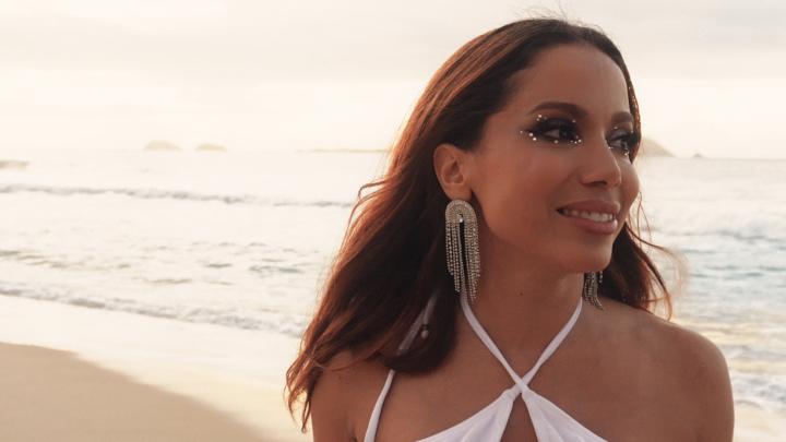 A Anitta vocês já conhecem, e a Larissa? O filme Larissa: O Outro Lado de Anitta conta a história e os conflitos de Larissa de Macedo Machado, conhecida pelo nome artístico Anitta. Estreia em 2025. #NextOnNetflix