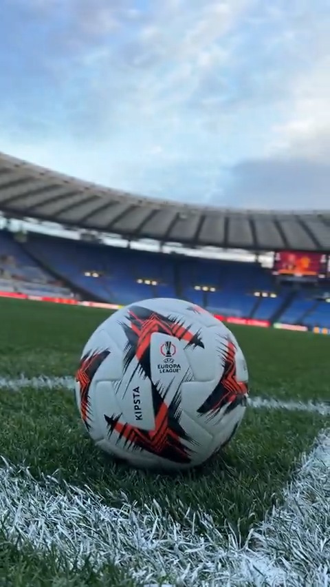 Ready for a BIG night of #UEL action ⚽️🏟️ #UELmatchball | decathlon_football