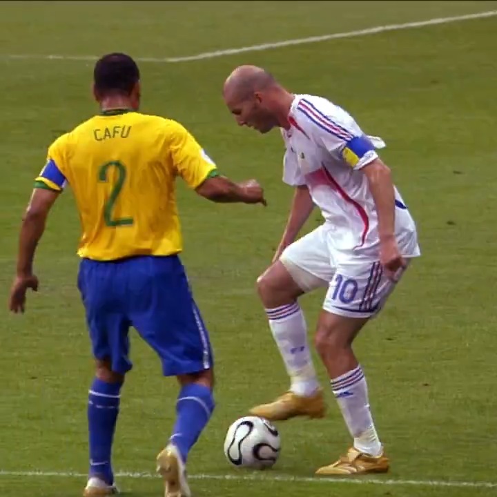 Zidane y una clase de fútbol ante Brasil. 🎩🇫🇷 #CopaMundialFIFA