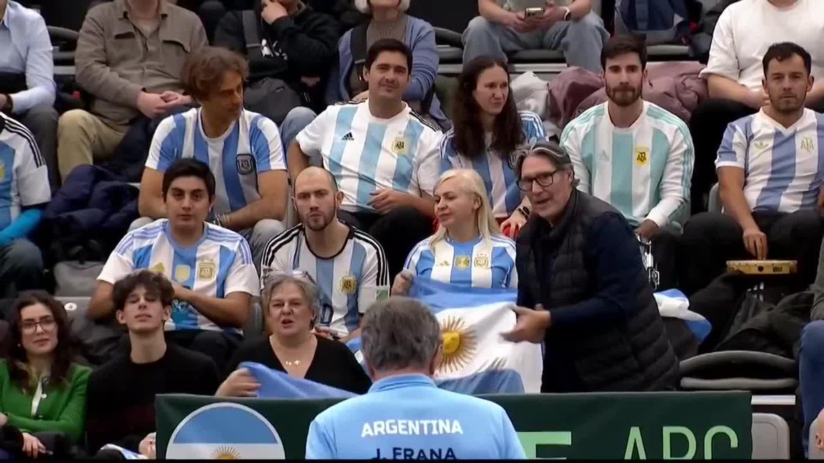 🇦🇷 ARGENTIIIINA 🇦🇷 No importa el lugar del mundo, los fans de Argentina siempre dicen presente 💚 #CopaDavis