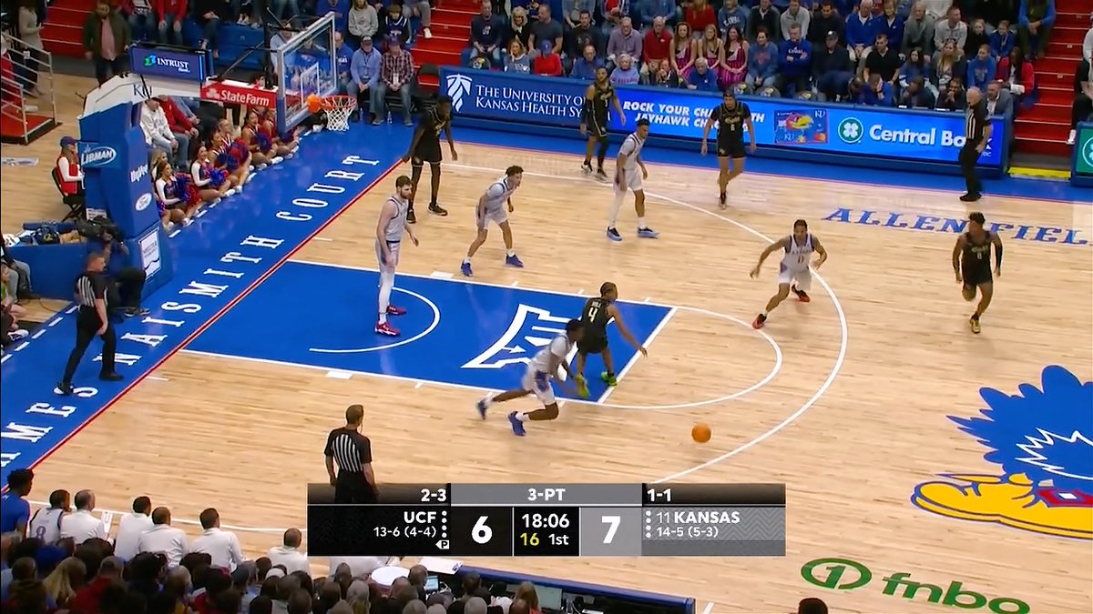 A look at the Gatorade Play of the Game vs. UCF ⬇️ Flory Bidunga's steal and throw down 🎥