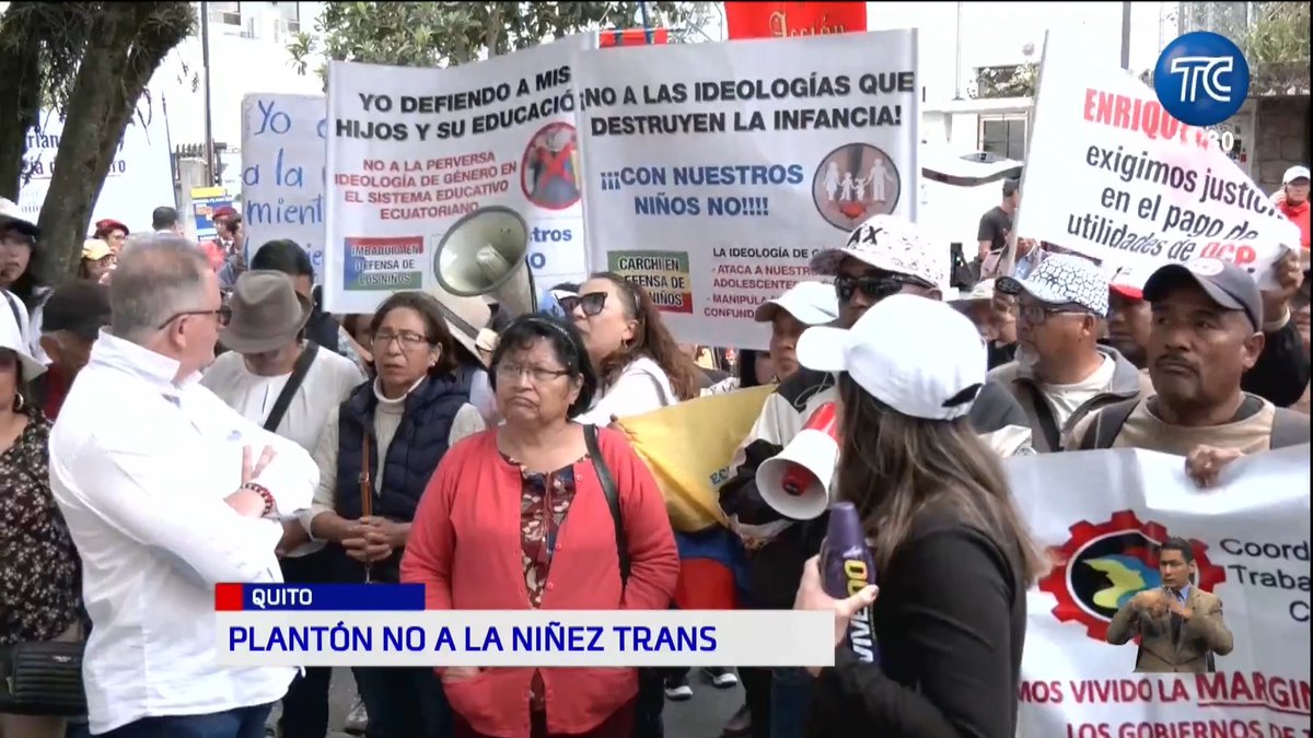 La decisión de la Corte Constitucional de reconocer la niñez trans ha generado rechazo. Por ello, diversos colectivos sociales y religiosos se congregaron en los exteriores de la Corte para realizar un plantón. Más noticias en