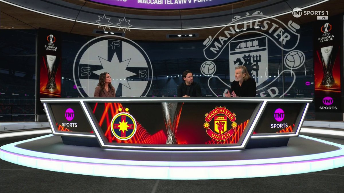 "I have sympathy with him. He's young, he'll get better" Owen Hargreaves and Robbie Savage discuss Rasmus Højlund's recent form 🗣 🎙@JulesBreach | 📺 TNT Sports & discovery+ UK