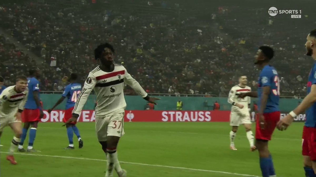 Kobbie Mainoo with a smooth finish to extend Man United's lead 😮‍💨 He has a goal and assist in his first start in attacking midfield under Ruben Amorim 👏 📺 TNT Sports &amp; discovery+ UK