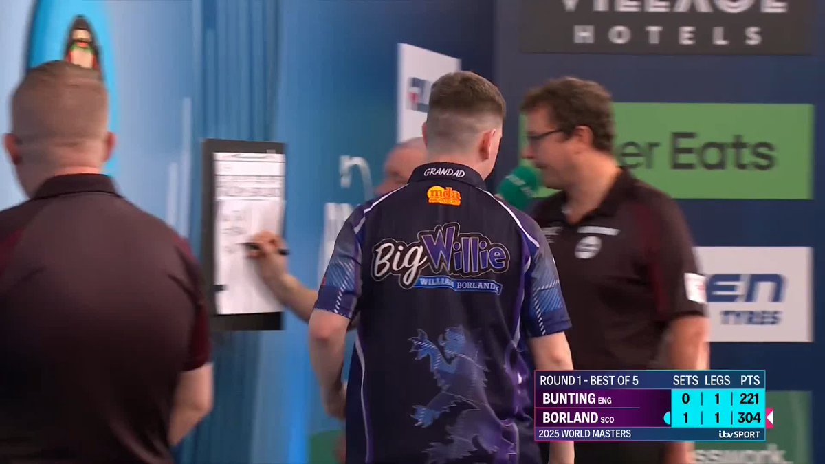 170 FROM BORLAND!!!! 🙌 The biggest fish of the lot is plucked by Willie Borland to lead 2-0 against Stephen Bunting. The reigning Champion is on the brink of elimination! 📺 #WWMasters