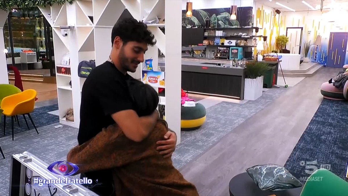 L'intesa tra Zeudi e Javier è innegabile... come evolverà il loro rapporto? #GrandeFratello