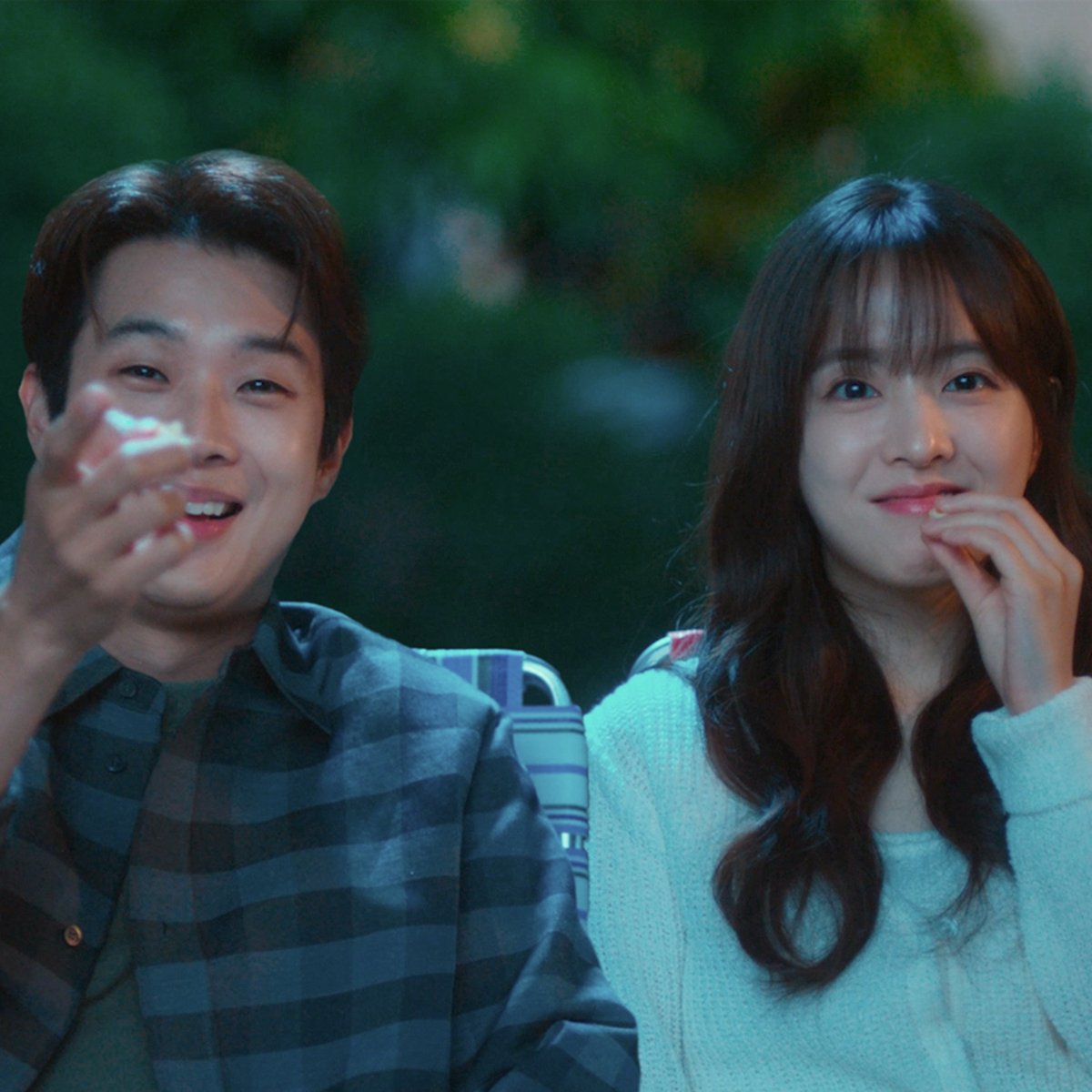 TODOS OS CLICHÊS QUE A GENTE AMA REUNIDOS EM UM TRAILER! Um Amor de Cinema, minha nova série coreana de romance com Choi Woo-shik e Park Bo-young, estreia dia 14 de fevereiro. 🎥💗