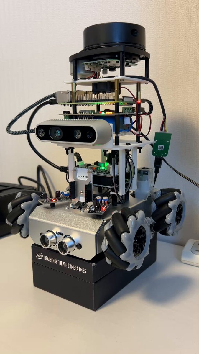 Raspberry Piで制御するロボットにROS2を搭載することには、多くのメリットがあります。 ROS2（Robot Operating System 2）は、ロボット制御のためのフレームワークであり、分散処理・リアルタイム性・モジュール化が強化されています。これにより、センサー処理や制御アルゴリズム、通信の統合が容易になります。 さらに、Raspberry PiとROS2を組み合わせることで、LiDARやカメラを活用したSLAM（自己位置推定とマッピング）を実装することも可能となり、単なるリモート操作から自律移動ロボットへと進化させることができます。 このように、低コストながら強力なロボット開発環境を整えられる点が最大の利点です。教育用途からプロトタイピングまで幅広く活用できるため、ロボット開発を始める方にとって、ぜひ挑戦してもらいたい選択肢の一つです。🚀 写真はRaspberry Pi4にROS2を搭載したメカナムホイールロボットです🤖 #RaspberryPi #ROS2 #ロボット開発