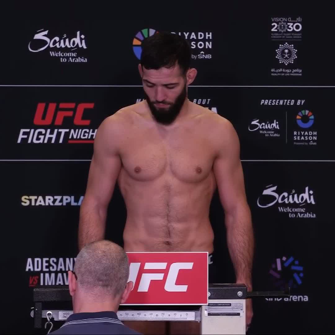 Nassourdine Imavov valide la pesée en premier ! ✅ 83,9 kg ⚖️ LET’S GOOOO 🔥🇫🇷
