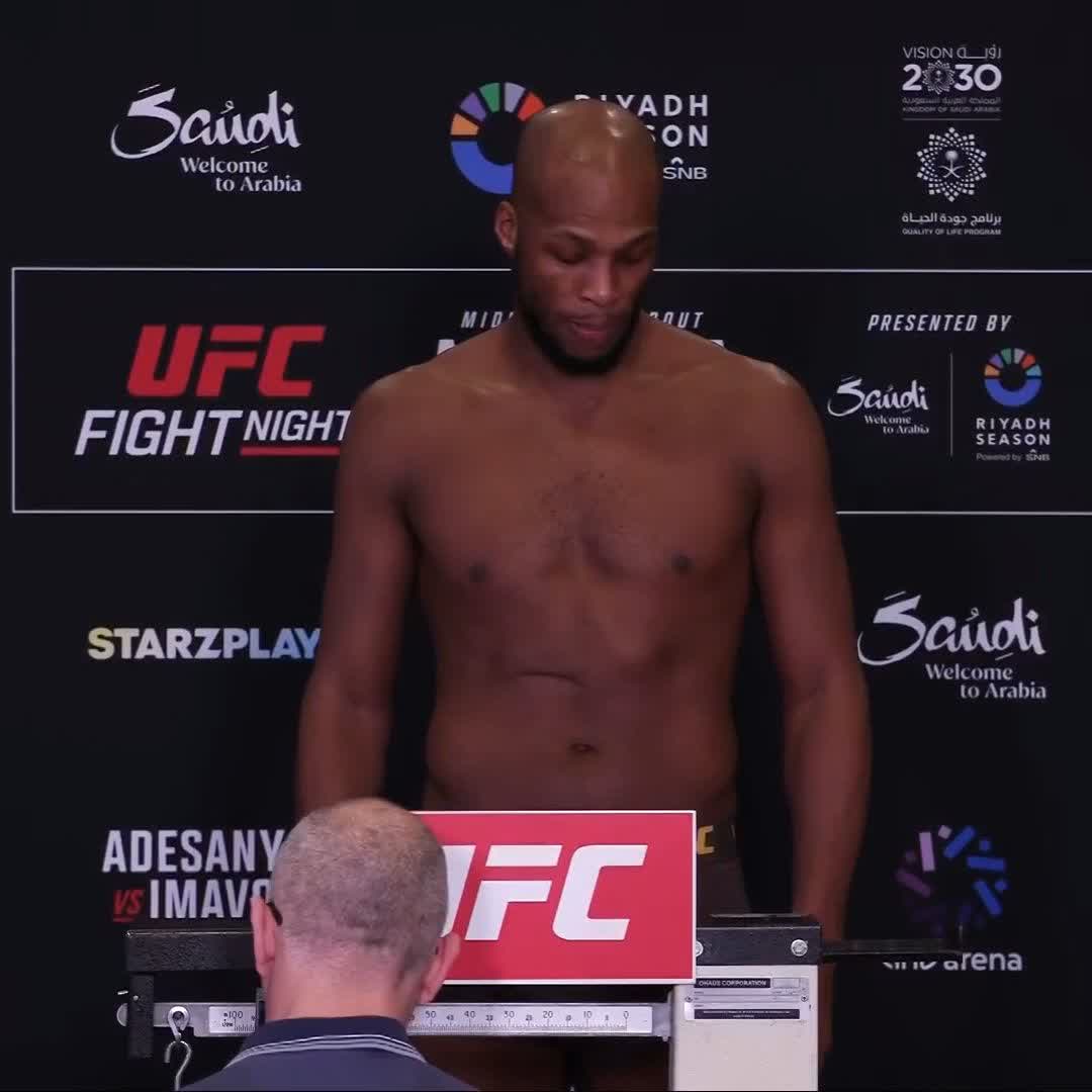 Michael Venom Page valide la pesée à 84,1 kg ! ✅ #UFCSaudiArabia