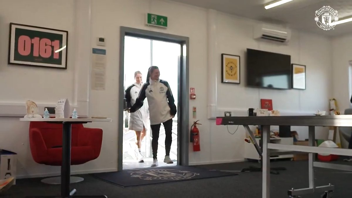 A special day for a special mother to be 🥰🍼 We wish you all the best during your maternity, Hannah Blundell — see you soon ❤️ #MUWomen