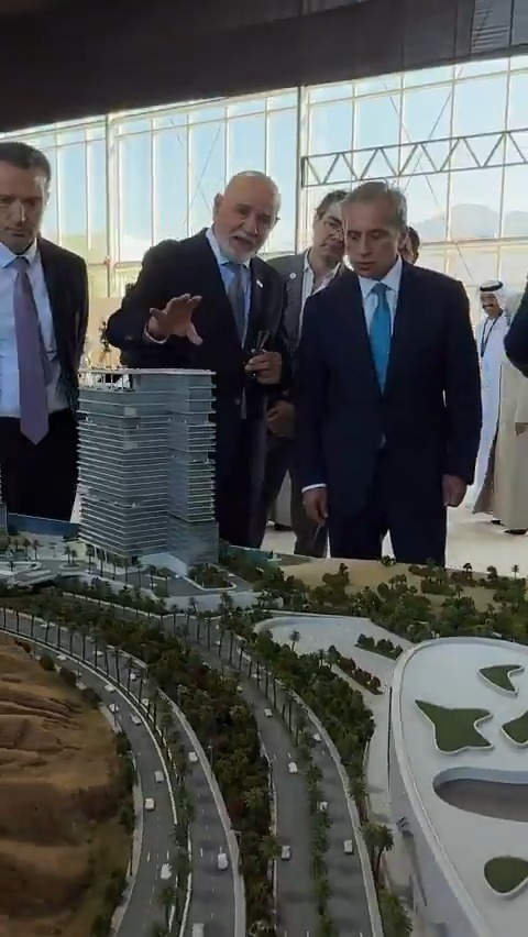 دشّن رئيس الوزراء صباح اليوم الجمعة المرحلة الأولى من مشروع مرسى زايد في #العقبة تشمل المرحلة الأولى من المشروع أربعة أبراج سكنية، ومجمّعاً سكنياً متكاملاً بالإضافة إلى فندق وشقق فندقية، وتجديد منارة ميناء العقبة، ونادياً ومرسىً لليخوت ومحطة للسفن السياحية. يعد هذا المشروع ثمرة تعاون استراتيجي وثيق وعلاقات راسخة بين #الأردن و #الإمارات_العربية_المتحدة Aqaba Development Corporation
