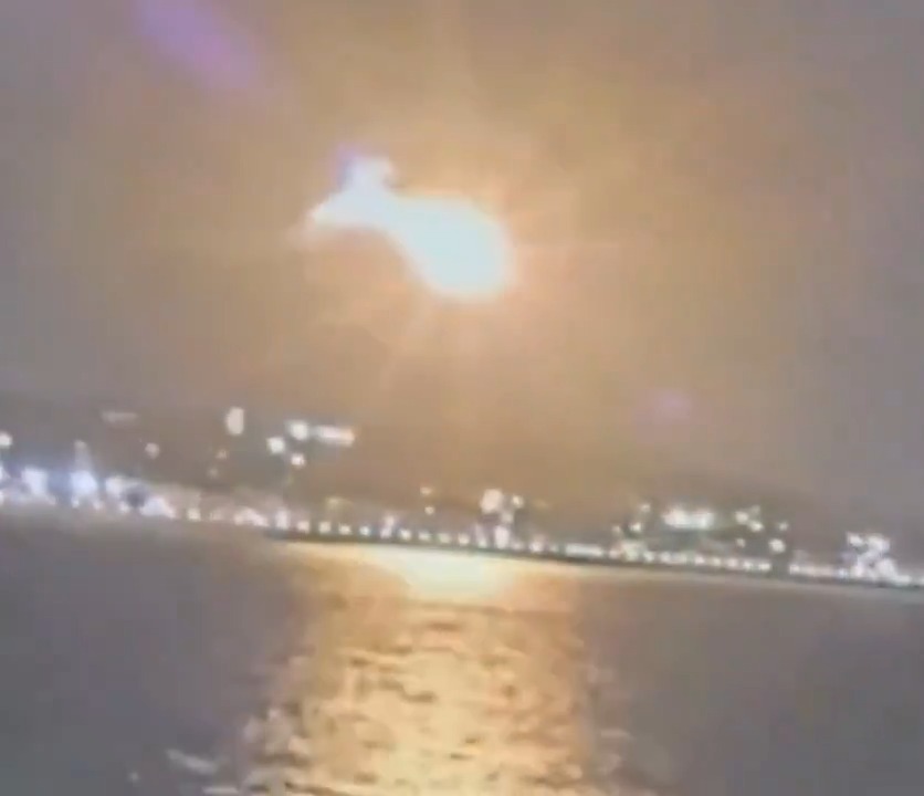 BREAKING: New, much more clear video of the American Airlines collision with the Black Hawk. Thoughts from any Pilots?