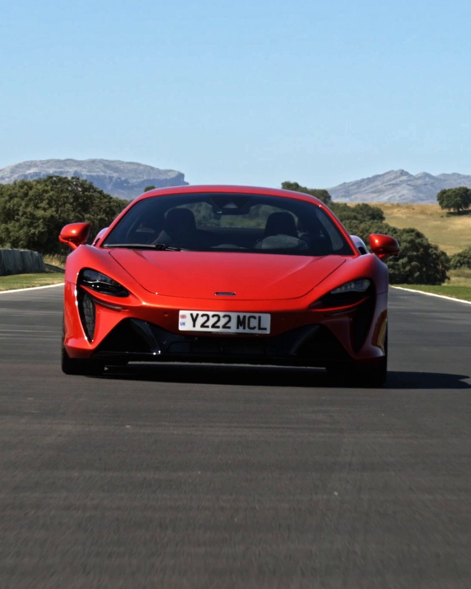The McLaren Artura combines a groundbreaking high performance hybrid system, with precision aerodynamics and electrifying power, for an unmatched driving experience. Find out more: #McLaren #McLarenAuto #Artura #McLarenArtura